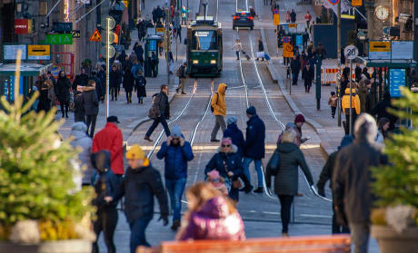 Folk på gaden i Helsinki